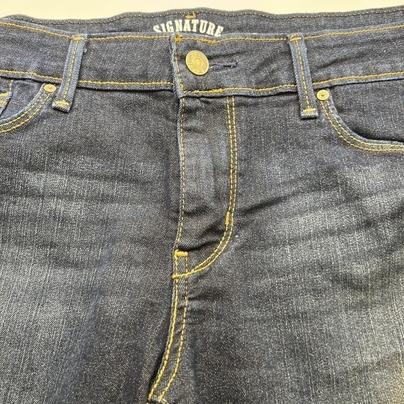 Signature By Levi Strauss Modern Shorts Mid Rise Size 8 - Picture 15 of 16